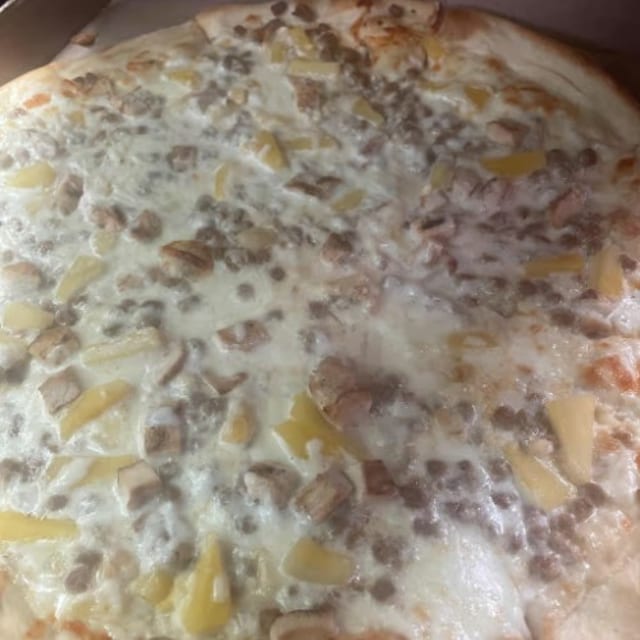 Alfredo Pizza.